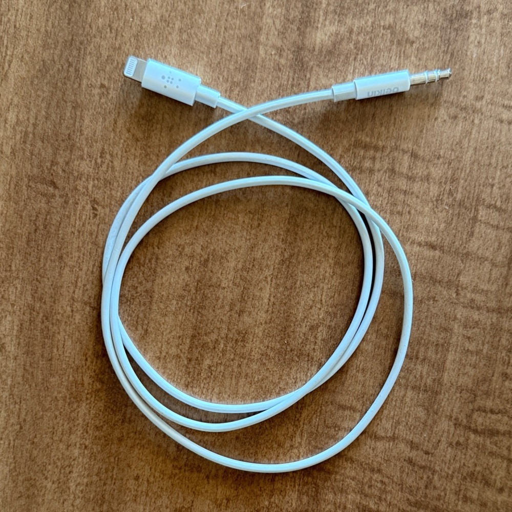Belkin White Lightning to 3.5mm Audio Cable